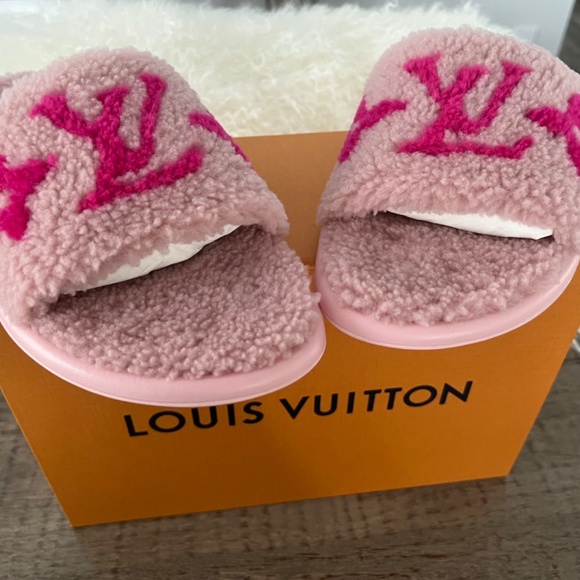 Louis Vuitton Magnetic Mule - Picture 10 of 11